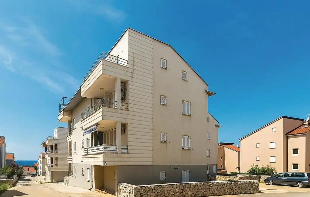 Apartments Stjepan with Balcony, Novalja