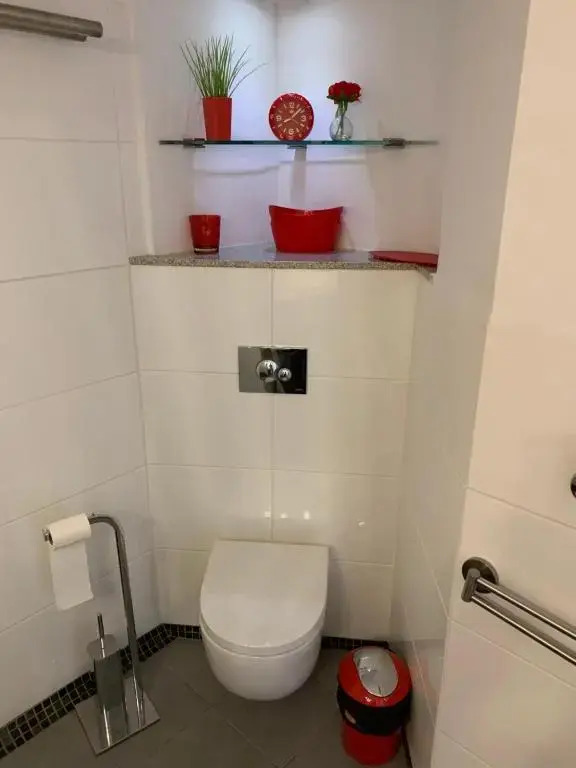 AwayDays - 802 - Incredible 1-Bed Apartment with Magical Views