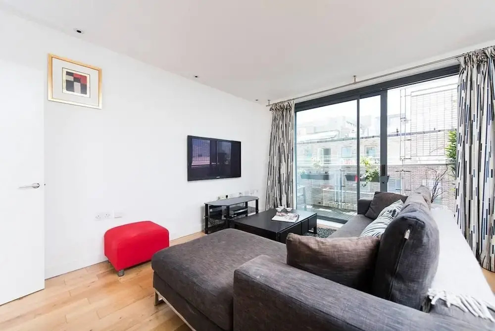 Stylish 2BR flat with balcony, near King’s Cross!