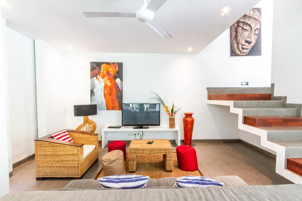 Villa Paloma - Chic Tropical Garden Villa with Outdoor Pool