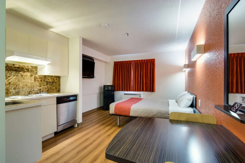 Motel 6 Kerrobert, SK