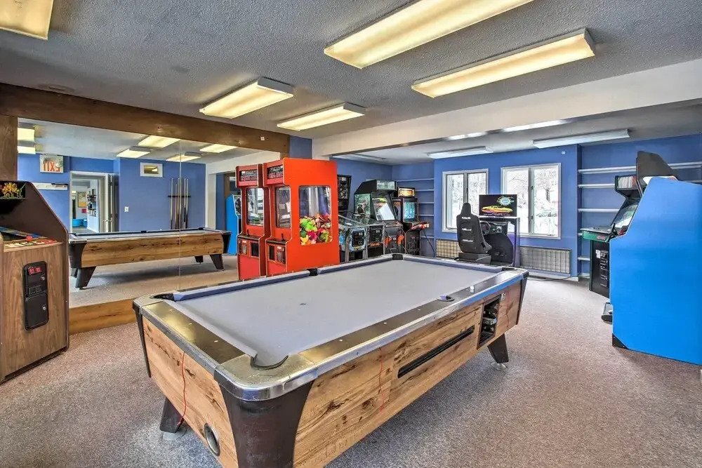 Village of Loon Mtn Condo with Fireplace and Balcony!