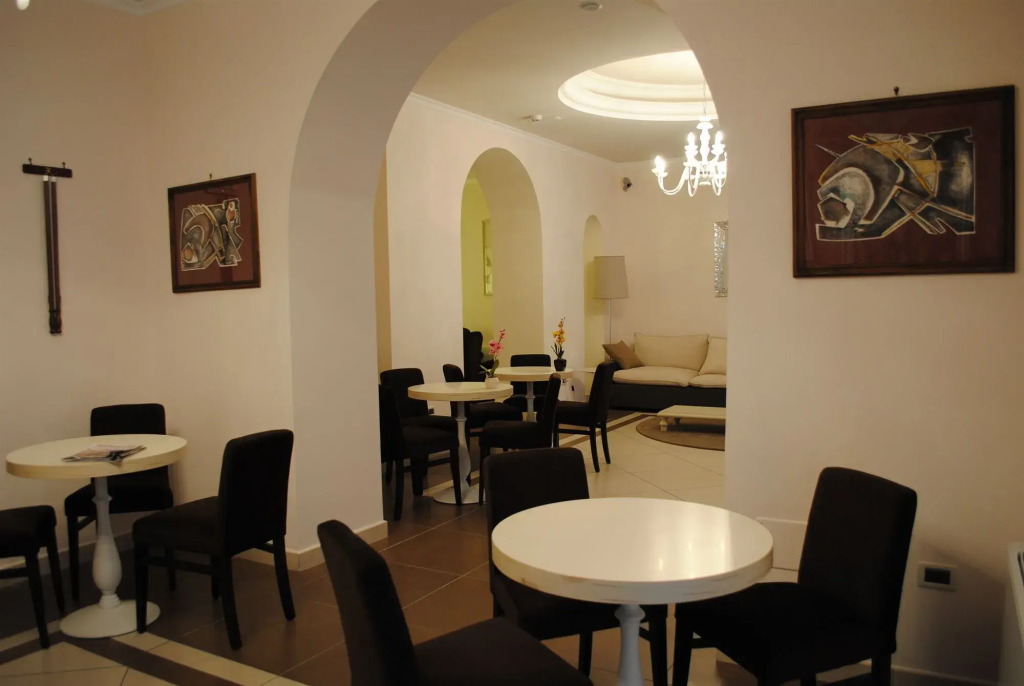 Hotel Fini