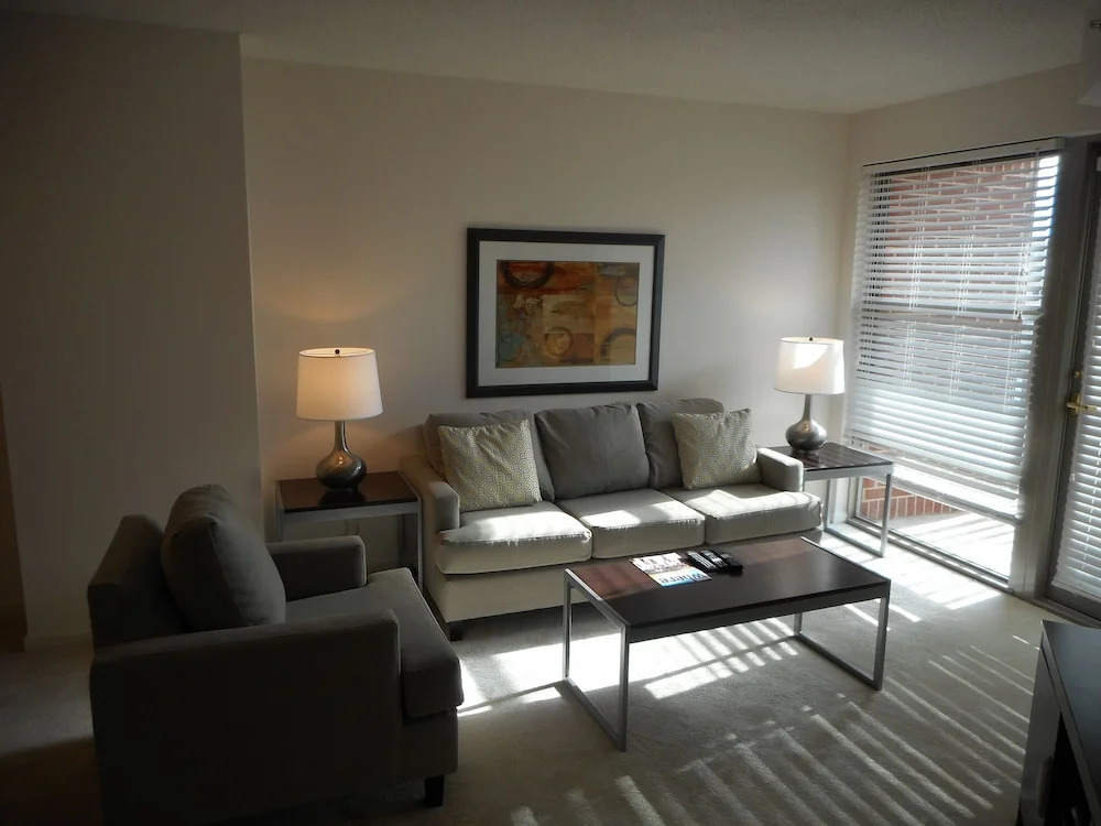 1301 Thomas Circle