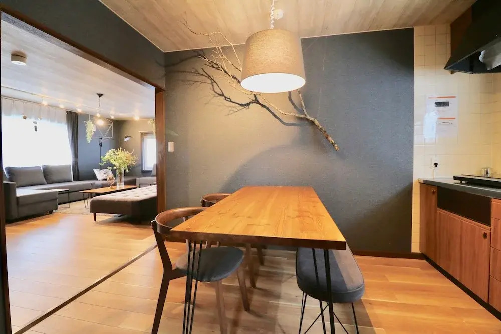 Hiragishi House
