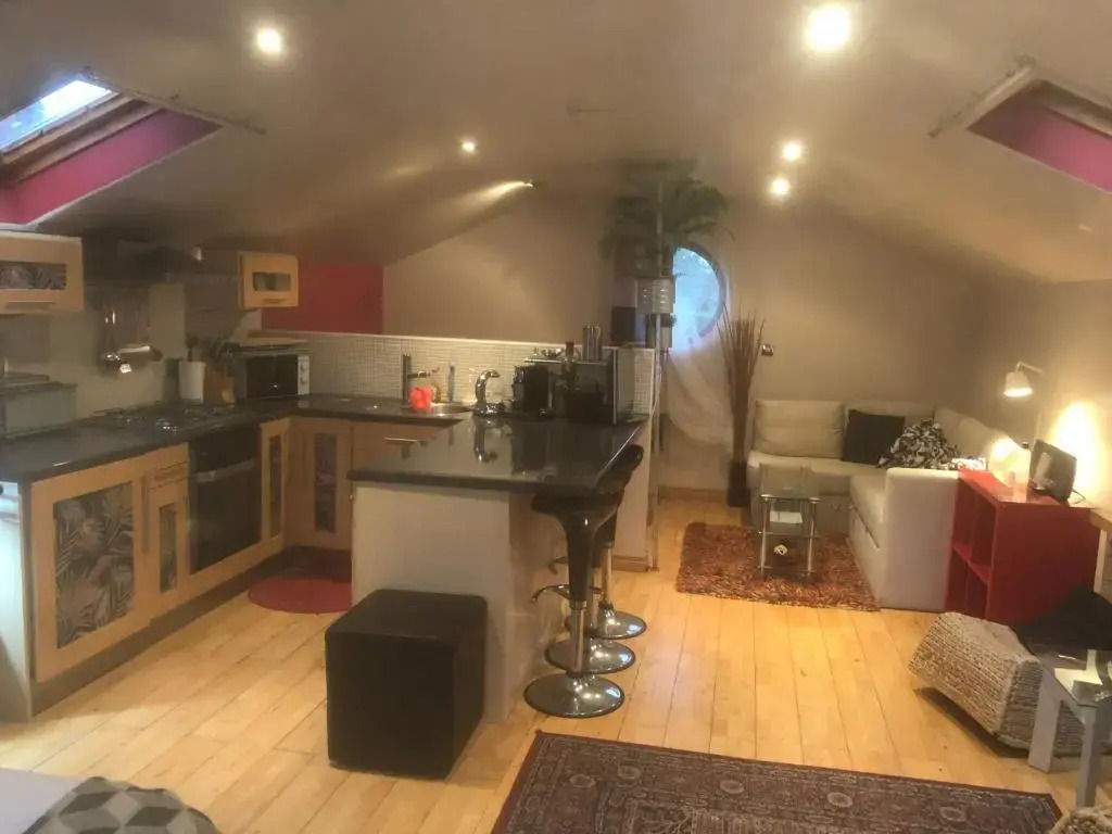 Isolated Self'contained Studio in leafy Belfast