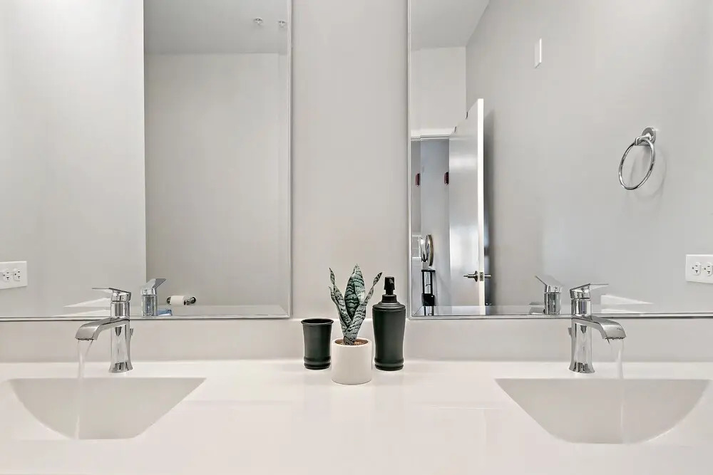 2BR Modern Living in Warrenville