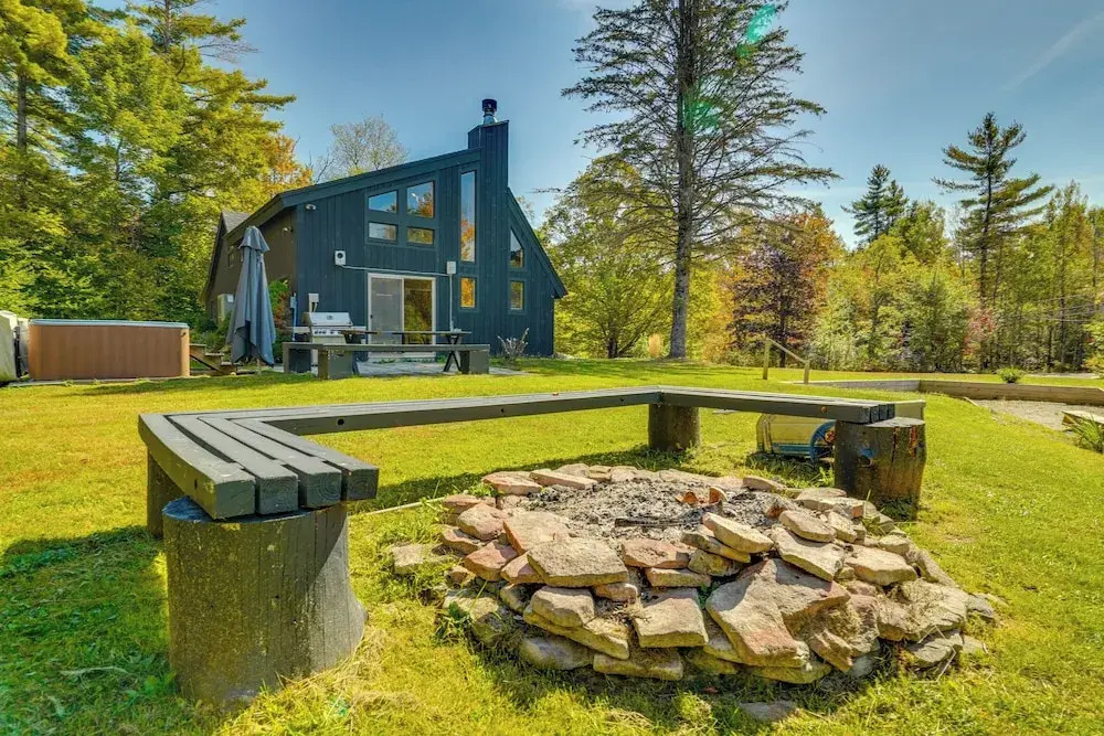 Stratton Shuttle Access! Vermont Mountain Hideaway