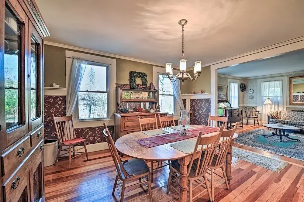 10 Mi To Gore Mountain: Home In Adirondack Park 5 Bedroom Home