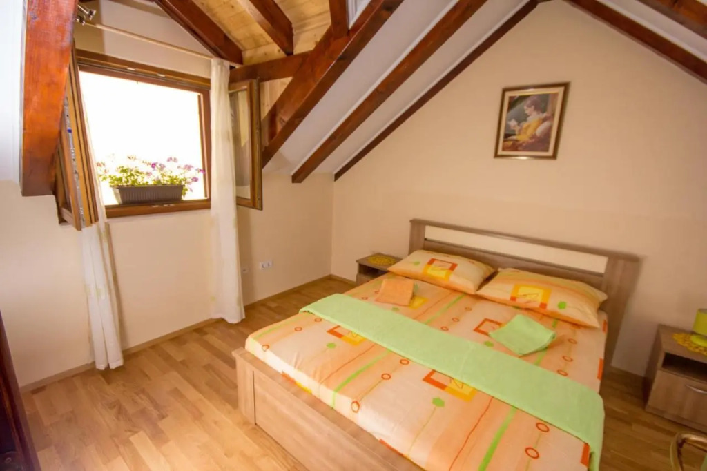 Apartment Niko Kaštel Stari