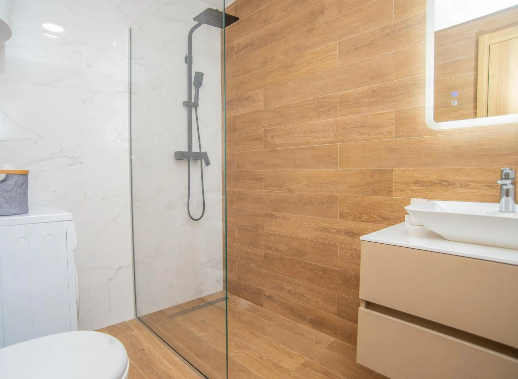 Stylish Two Bedroom Apartment at Ljubovic-Hill Park