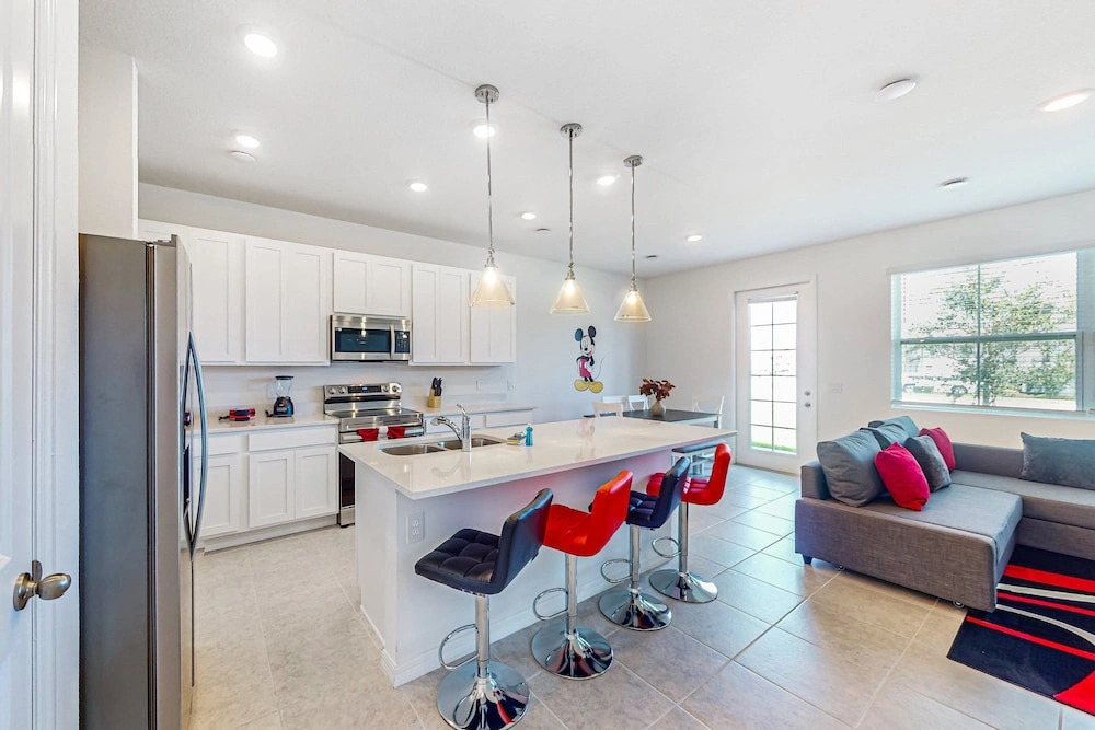 No Worries Retreat Disney-themed Townhouse in Davenport With Resort Amenities