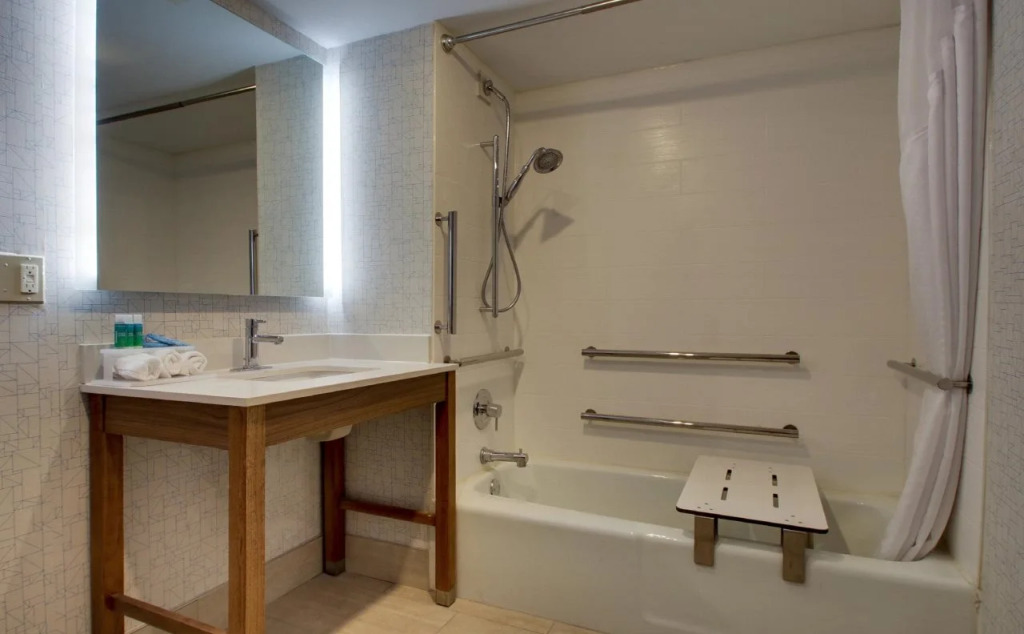 Holiday Inn Express & Suites Wapakoneta by IHG