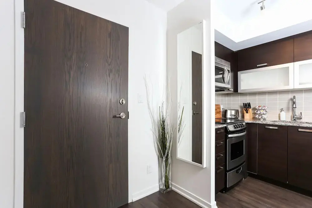 Platinum Suites - Fabulous CN Tower View. 2Bed 2Bath + Free Parking