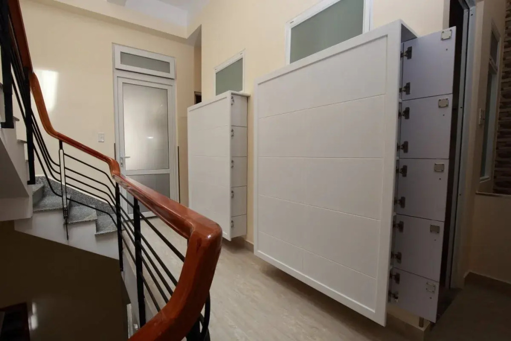 Pretty Backpackers House