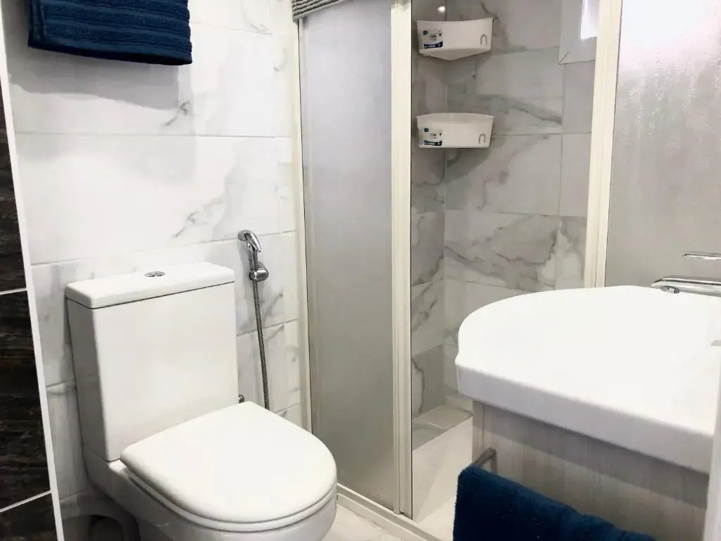 Seafront - 2 bedroom Modern