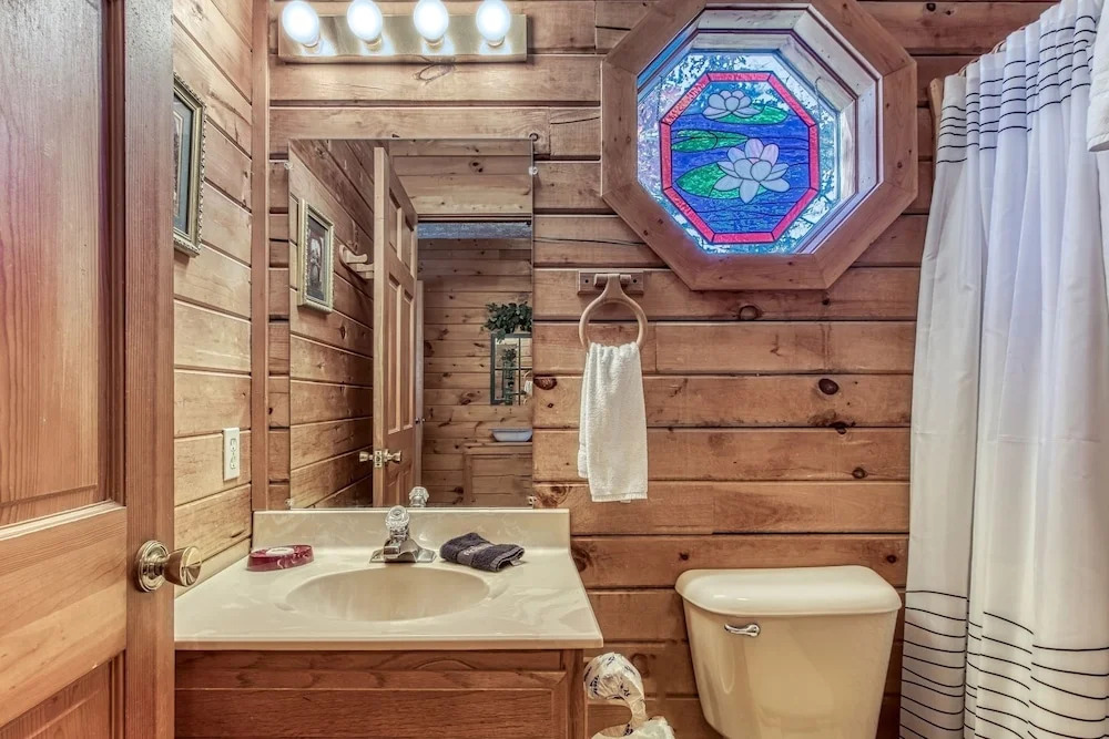 Er102 - Barbara Great Location! Close To Town 2 Bedroom Cabin by RedAwning