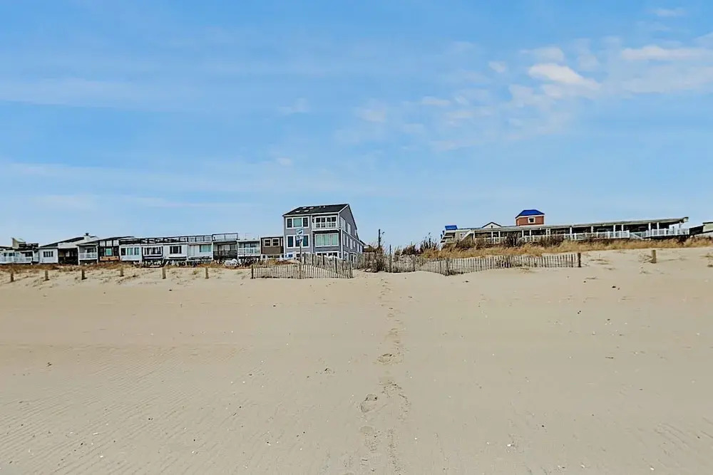 New Listing! Beachside Bliss - Walk To Waves 2 Bedroom Condo