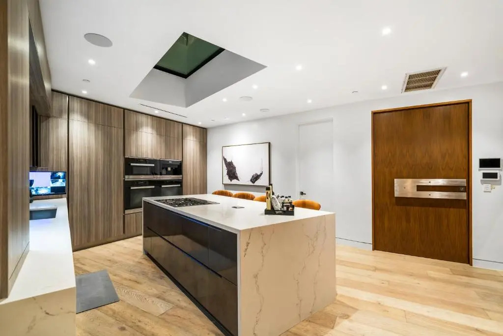 Modern Smart Home With Spectacular Views