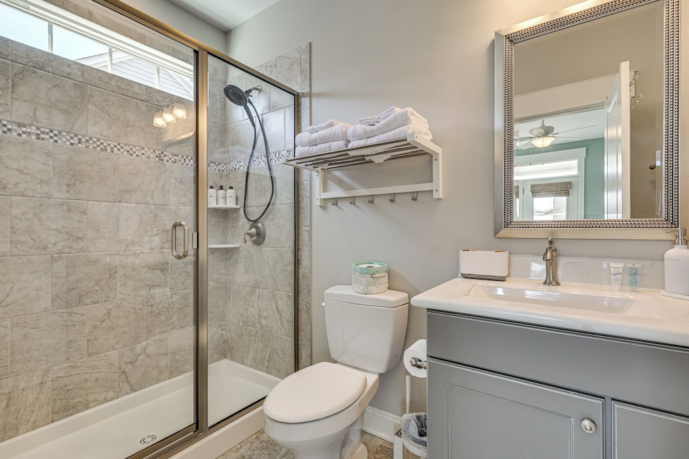Spacious Coastal Gem on Oak Island 100 Yds to Sand