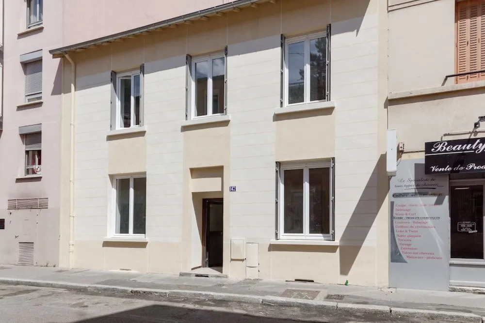 Modern studio near train station Part-Dieu by GuestReady