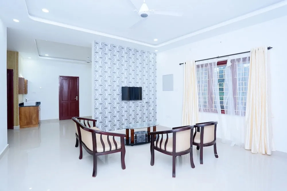 Oyo 24558 Spacious Stay Near Thiruvananthapuram Central Station