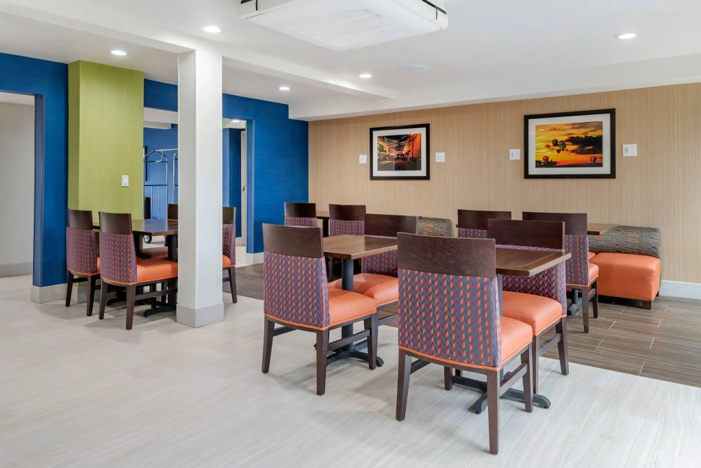 Comfort Inn & Suites Tigard near Washington Square