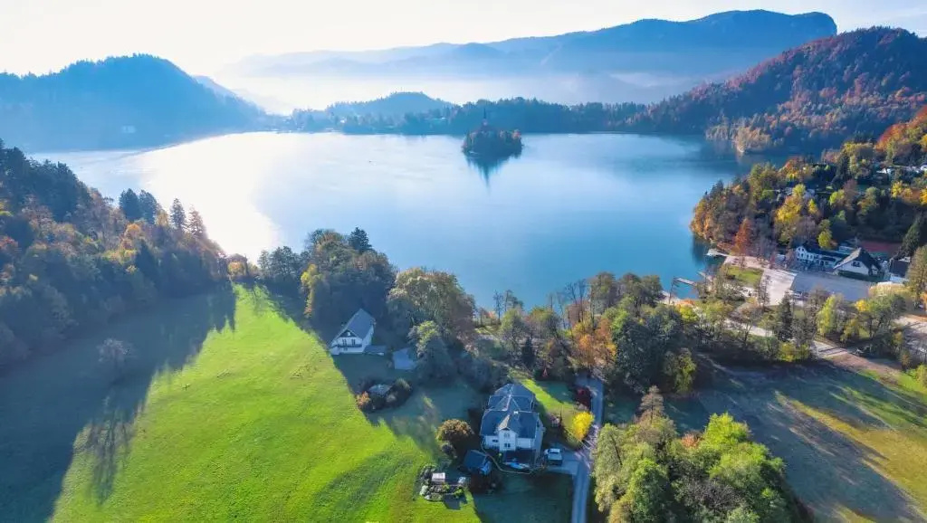 Lake House Sebanc