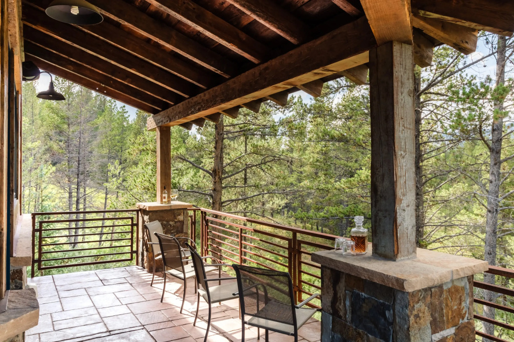 Sleeps 22! Craftsman Haven in Gated Community w/ Movie Room & Skiing
