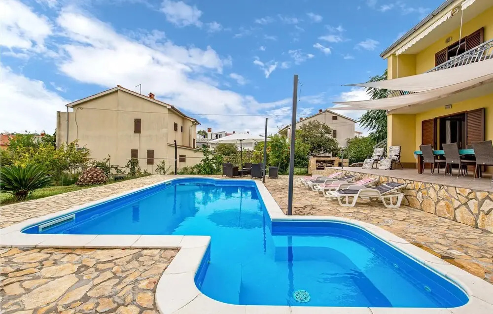 Awesome Home In Banjol