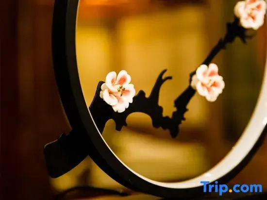 Rongfu Laozhai Hotel Close to Shichahai Scenic Area , Nanluogu Lane and Forbidden City