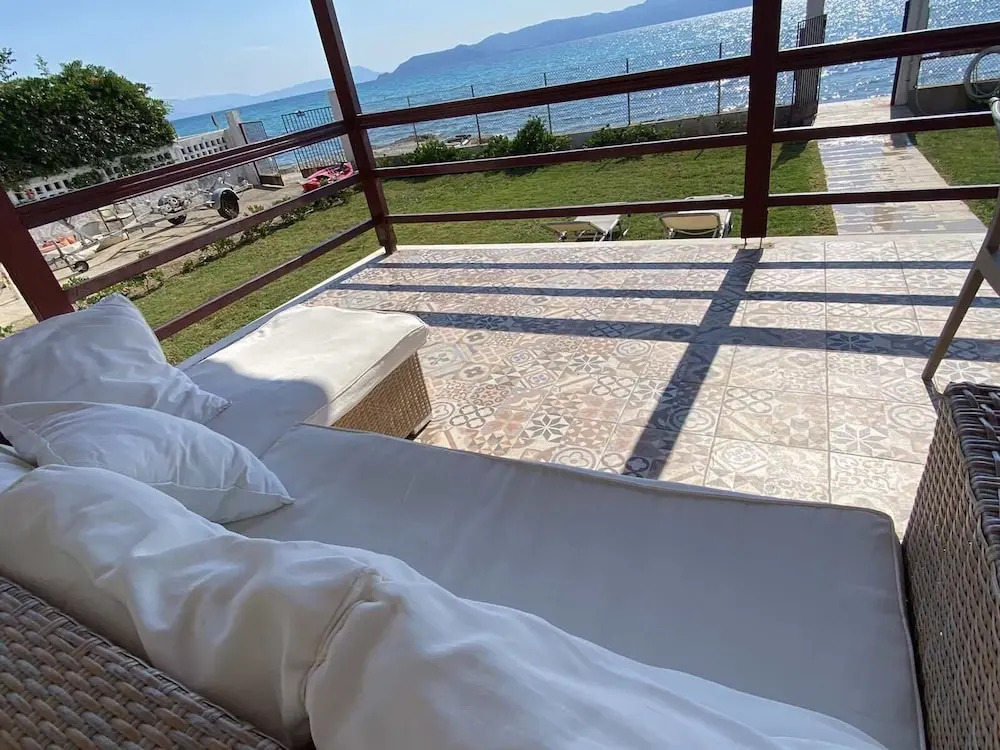COSTA VASIA Seaside Suites and Apartments