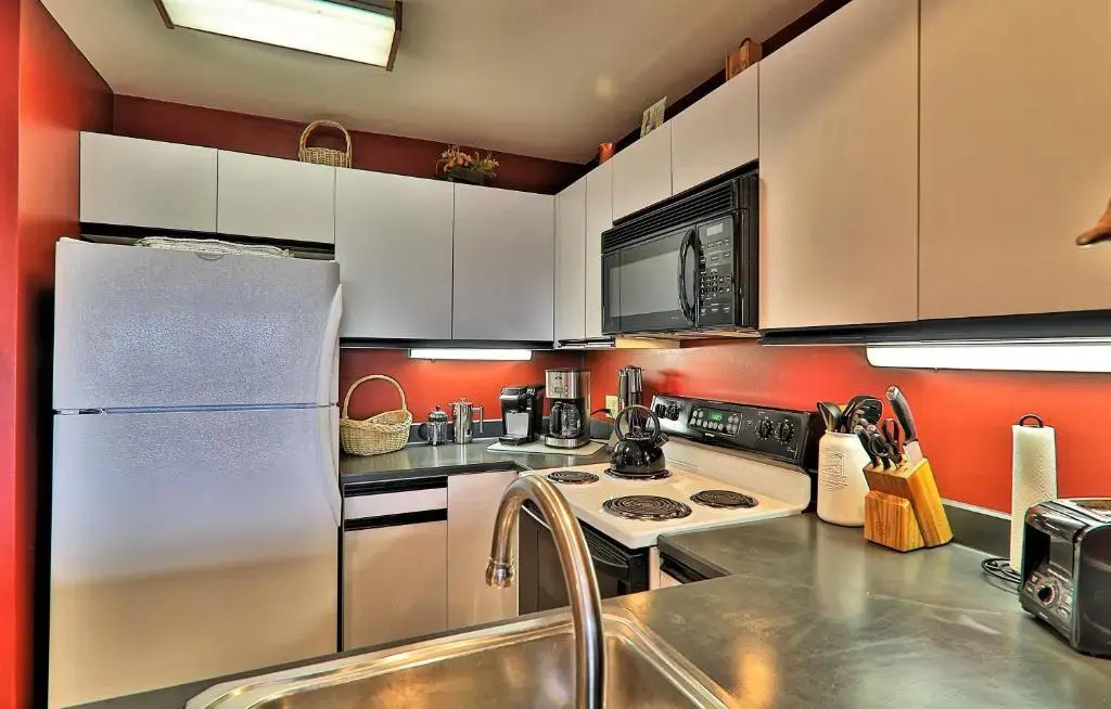 Highridge Condominium Unit E11