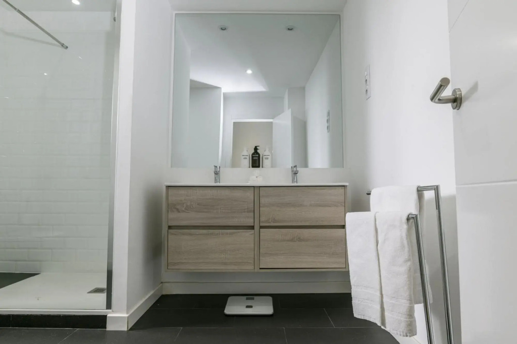 Modern & Chic 2BR/2BA apartment in trendy Chueca