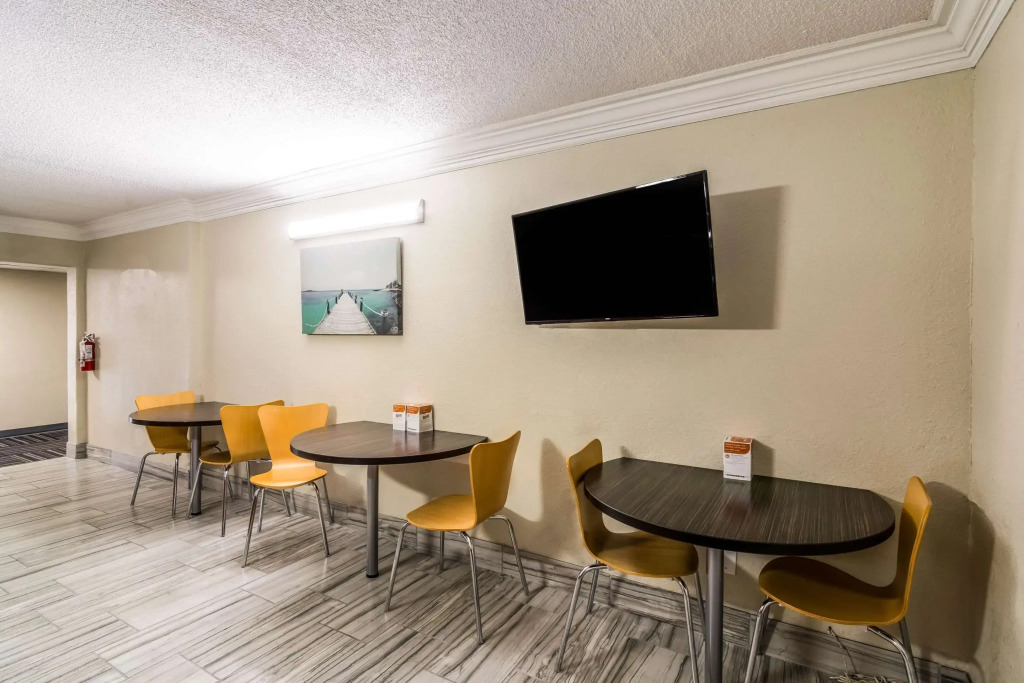 Howard Johnson Inn-Pensacola