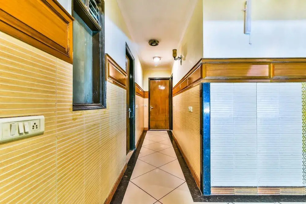 Hotel Le Grand - Walk-in from RK Ashram Metro Station