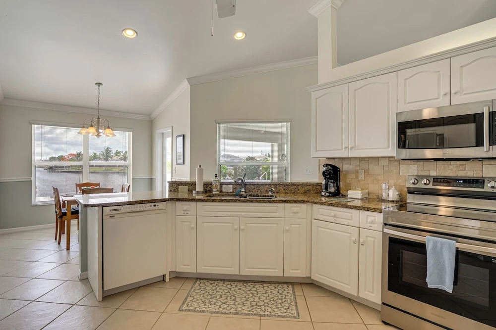 Spectacular Views! Largest Canal in NW Cape Coral