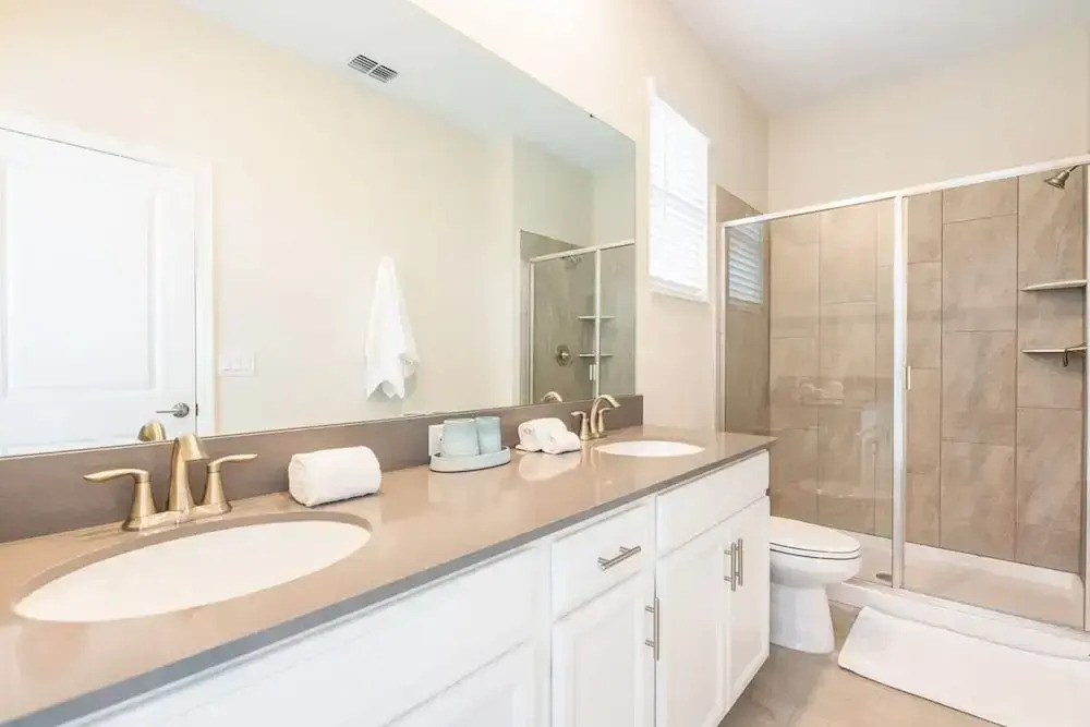 5BR Themed Home - Private Pool Prime Location