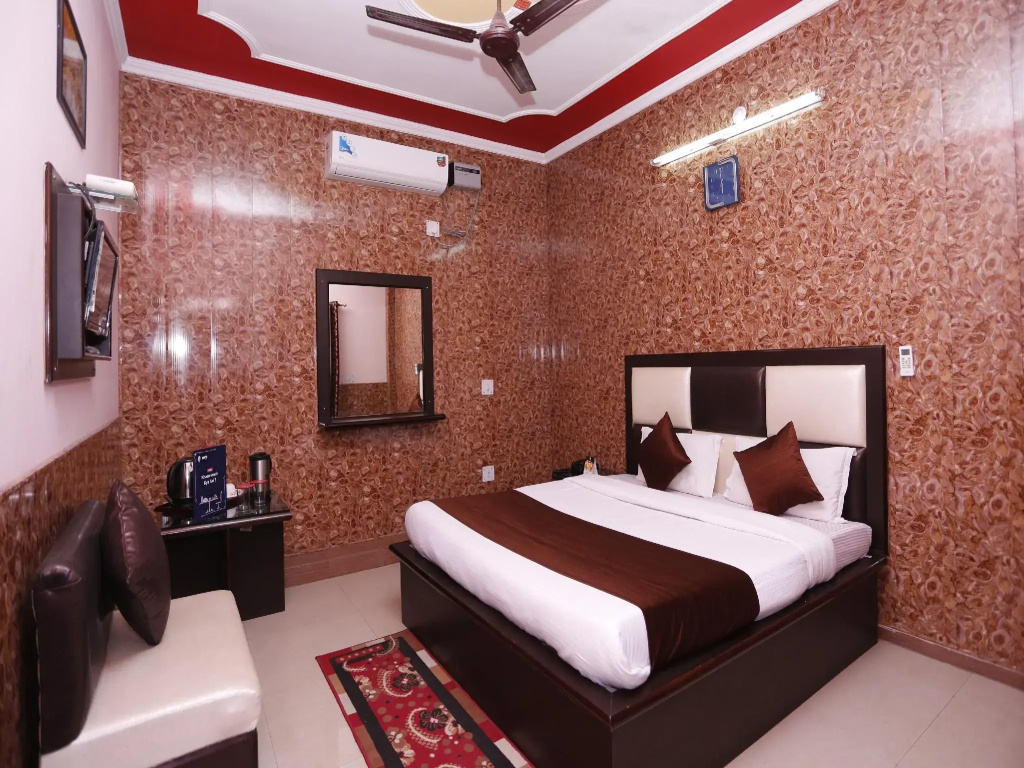OYO 5851 Mehfil Hotel