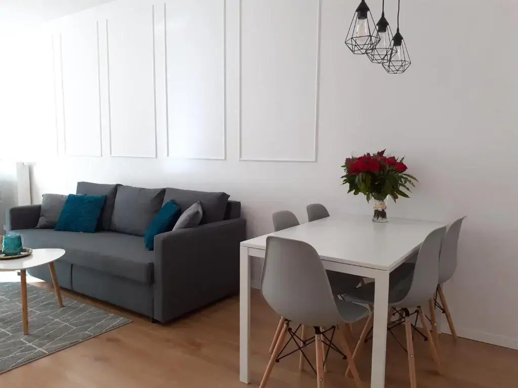 Vista Residence Spire- Free Underground Parking - City Center - Self Check-in