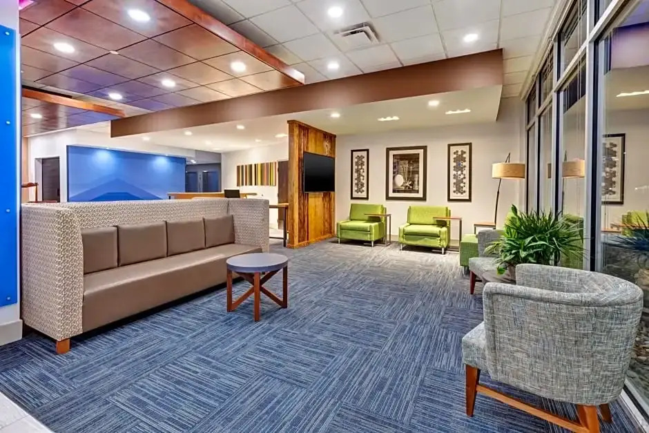Holiday Inn Express & Suites - Milan - Sandusky Area by IHG