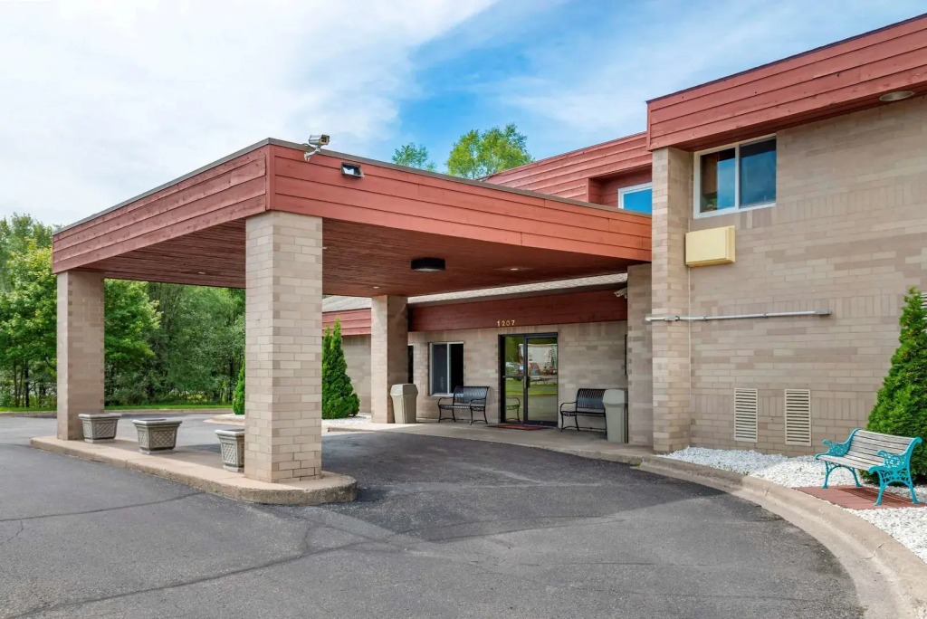 Coratel Inn and Suites By Jasper River Falls