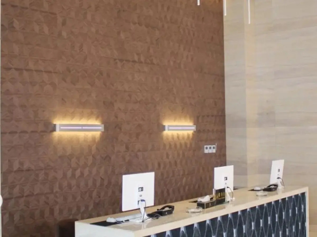 Longwei Holiday Hotel