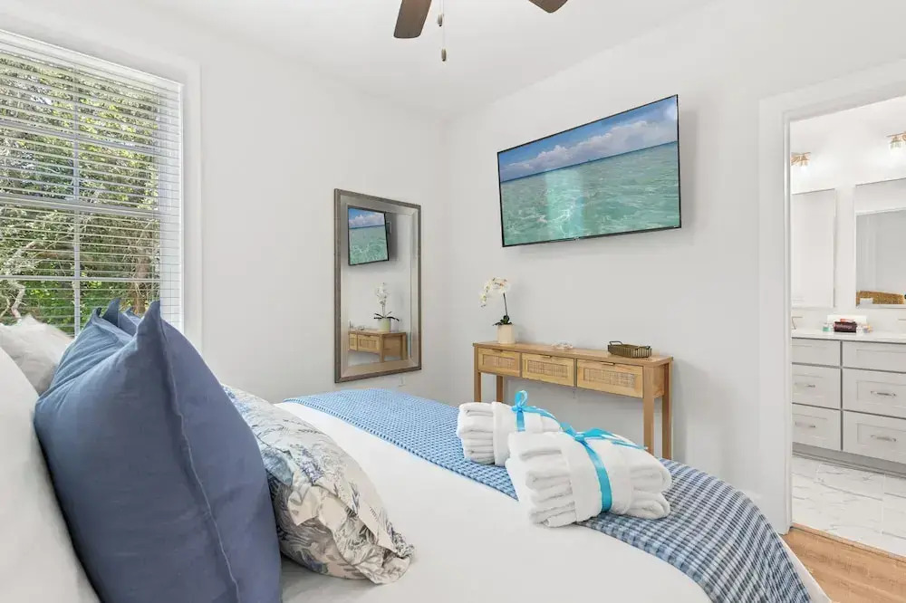 Spacious 6BR Beach Home Sleeps 15 Relax & Reconnect at Coastal Breeze