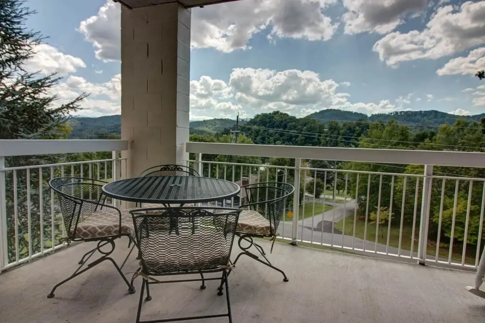 Whispering Pines 521