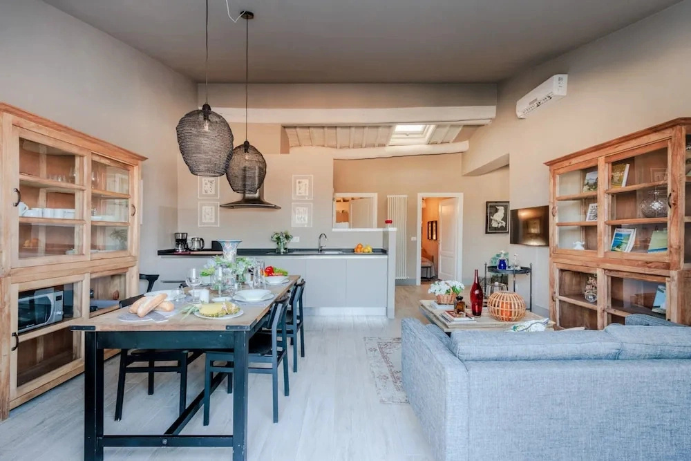 Apartment in Lucca Near Torre Delle Ore