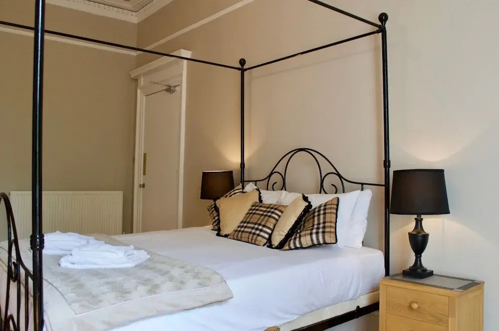 4 Bedroom Georgian Flat In New Town