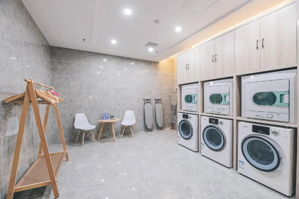 Atour Hotel (Jiangyin Binjiang Middle Road Sports Center)