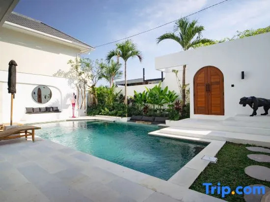 Modern Luxury Villa with Pool 400m to Beach