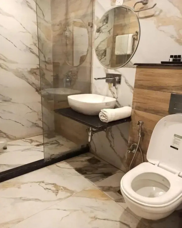 Luxury Inn by Stotrak Hotels
